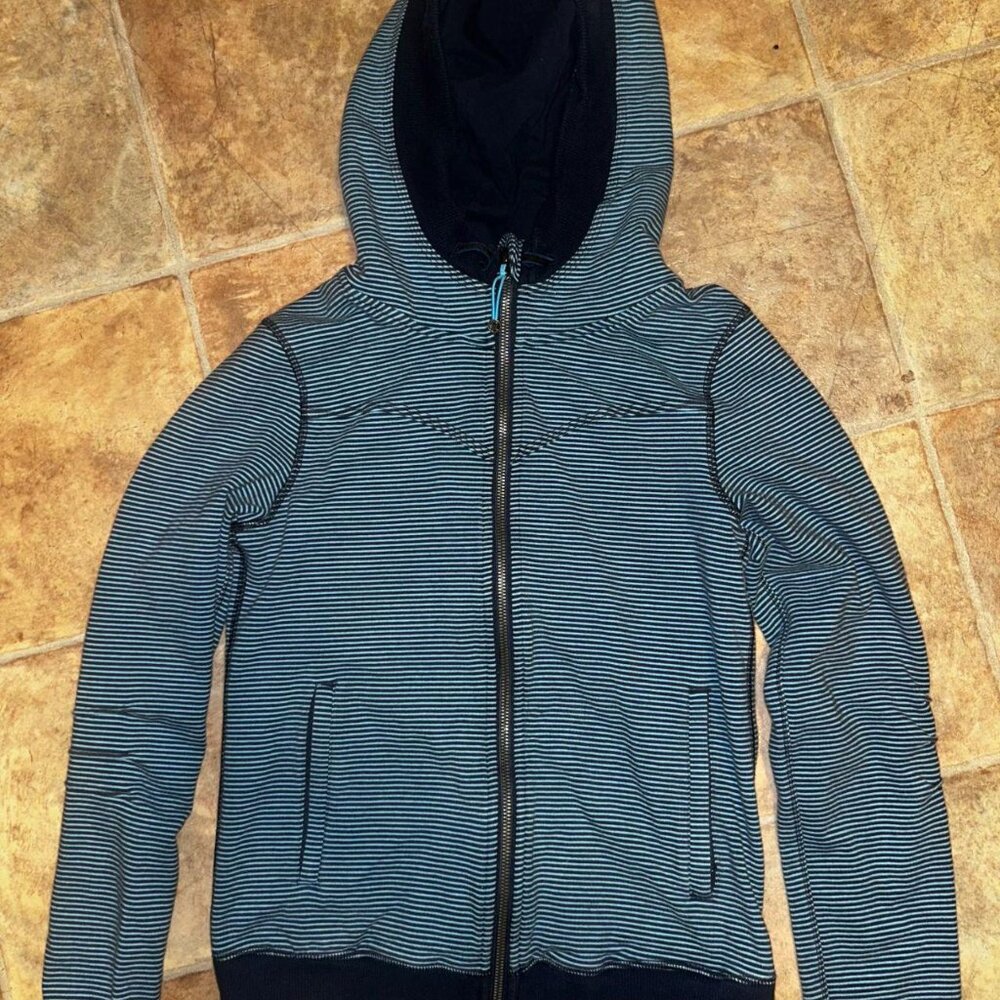 sueter - Picture 3 of 3